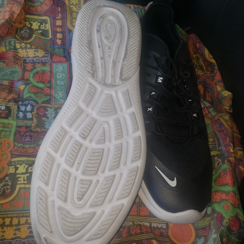 NIKE Air Max AXIS